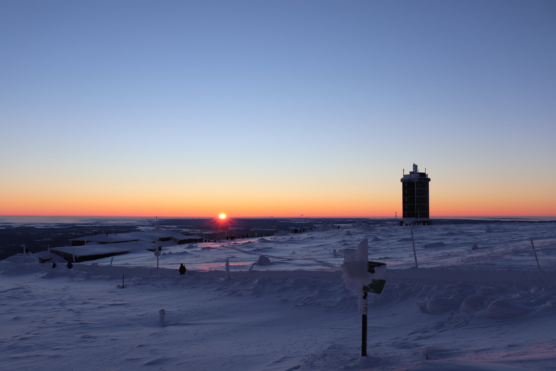 Sonnenaufgang auf dem Brocken im Winter | © Johannes Schlatow