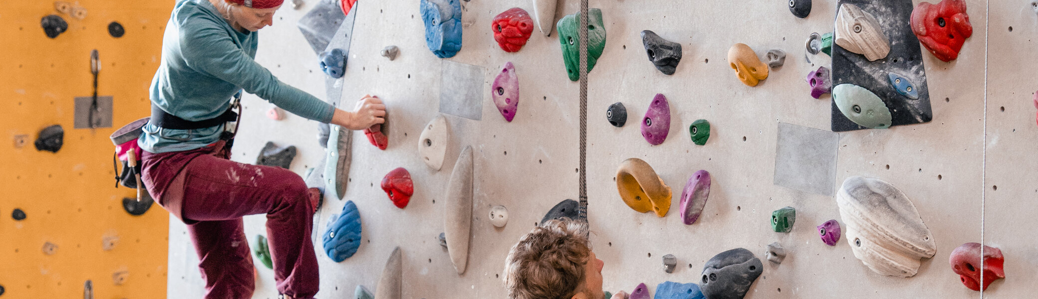 Boulder und Indoor-Klettern ist bei vielen DAV-Sektionen möglich | © DAV/Marisa Koch